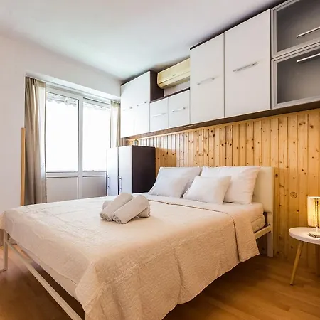 Gajeta 2br With City View *