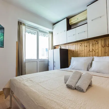 Gajeta 2br With City View