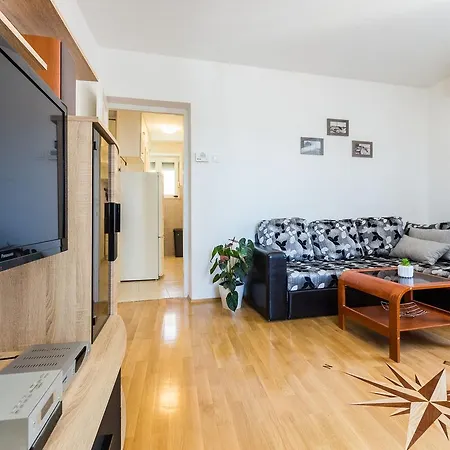 Apartment Gajeta 2br With City View