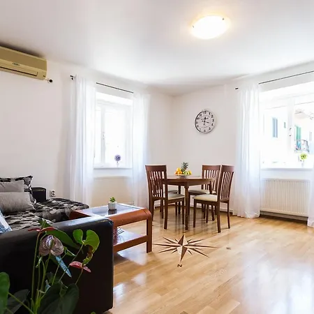 Apartment Gajeta 2br With City View *