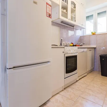 Gajeta 2br With City View *